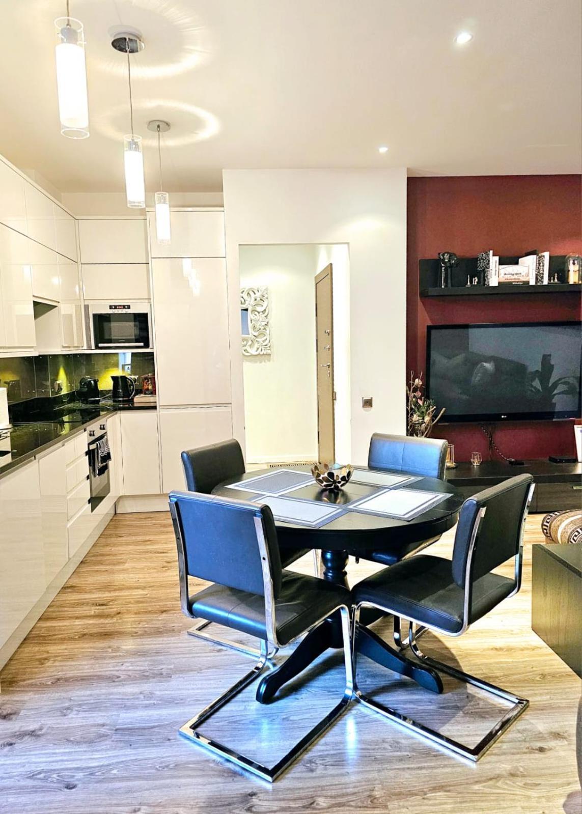 Modern 2 Bedroom Apartment In The City Centre Riga Exterior photo